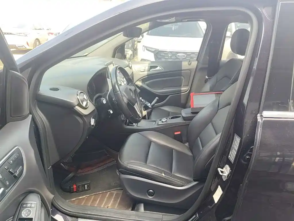 Mercedes-Benz B-Class 2015 — фото 15