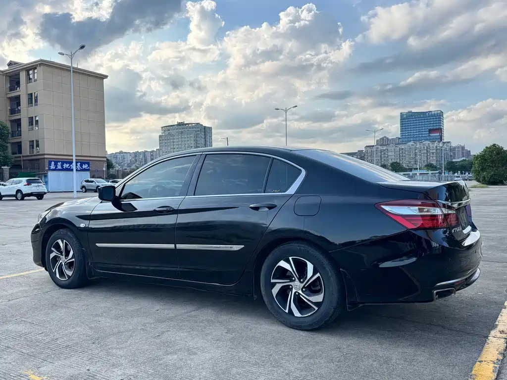 Honda Accord 2017 — фото 20