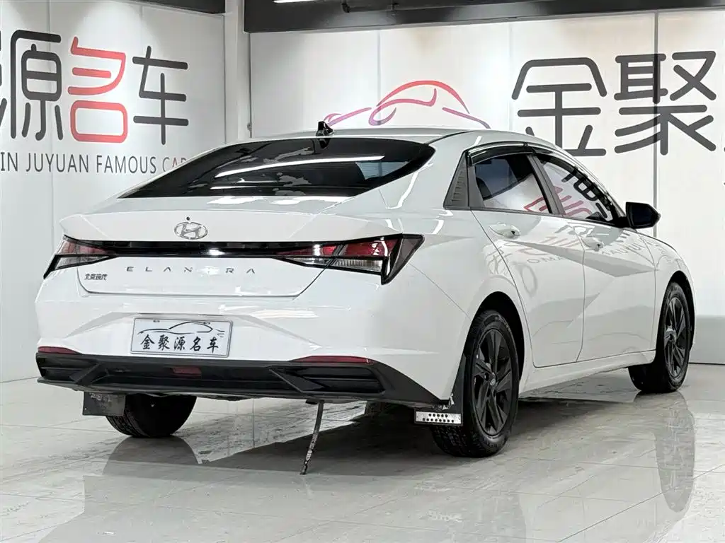 Hyundai Elantra 2023 — фото 6