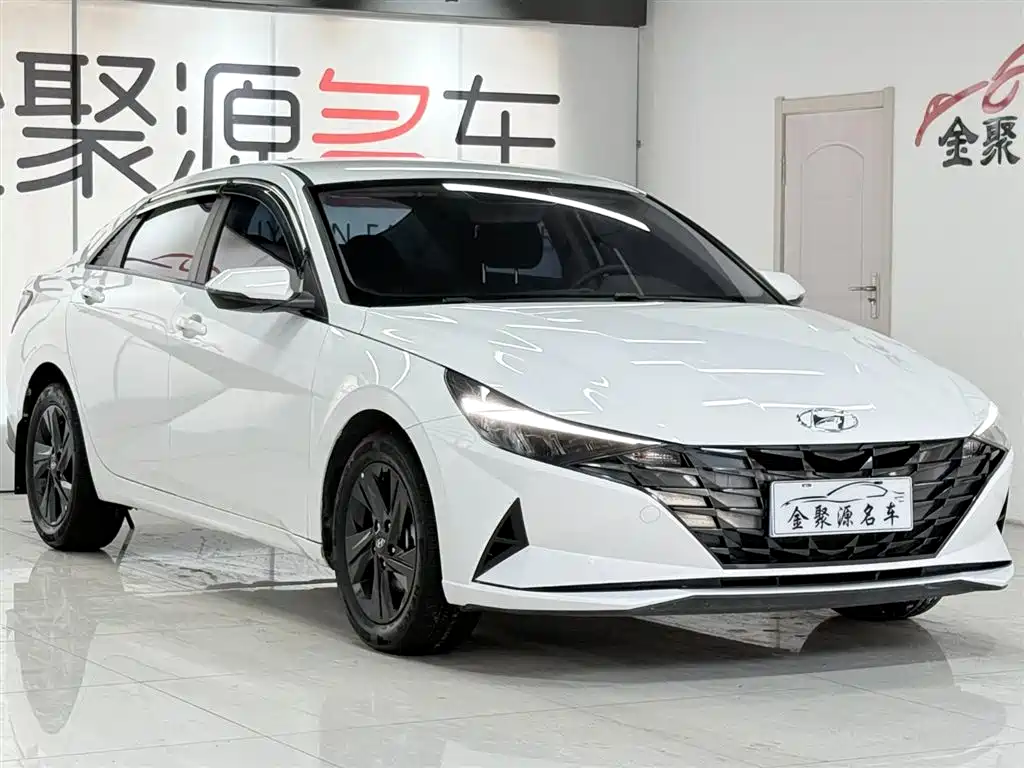 Hyundai Elantra 2023 — фото 3