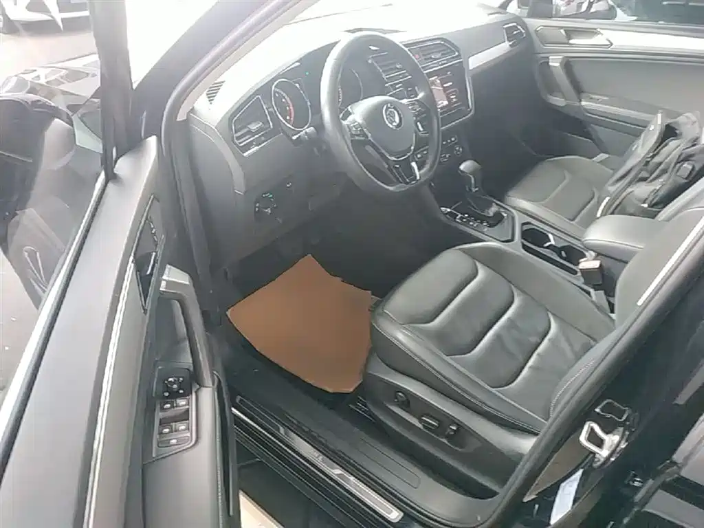 Volkswagen Tiguan L 2020 — фото 16