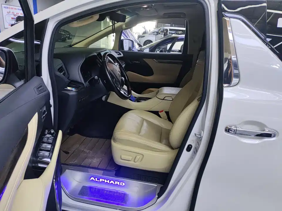 Toyota Alphard 2021 — фото 6