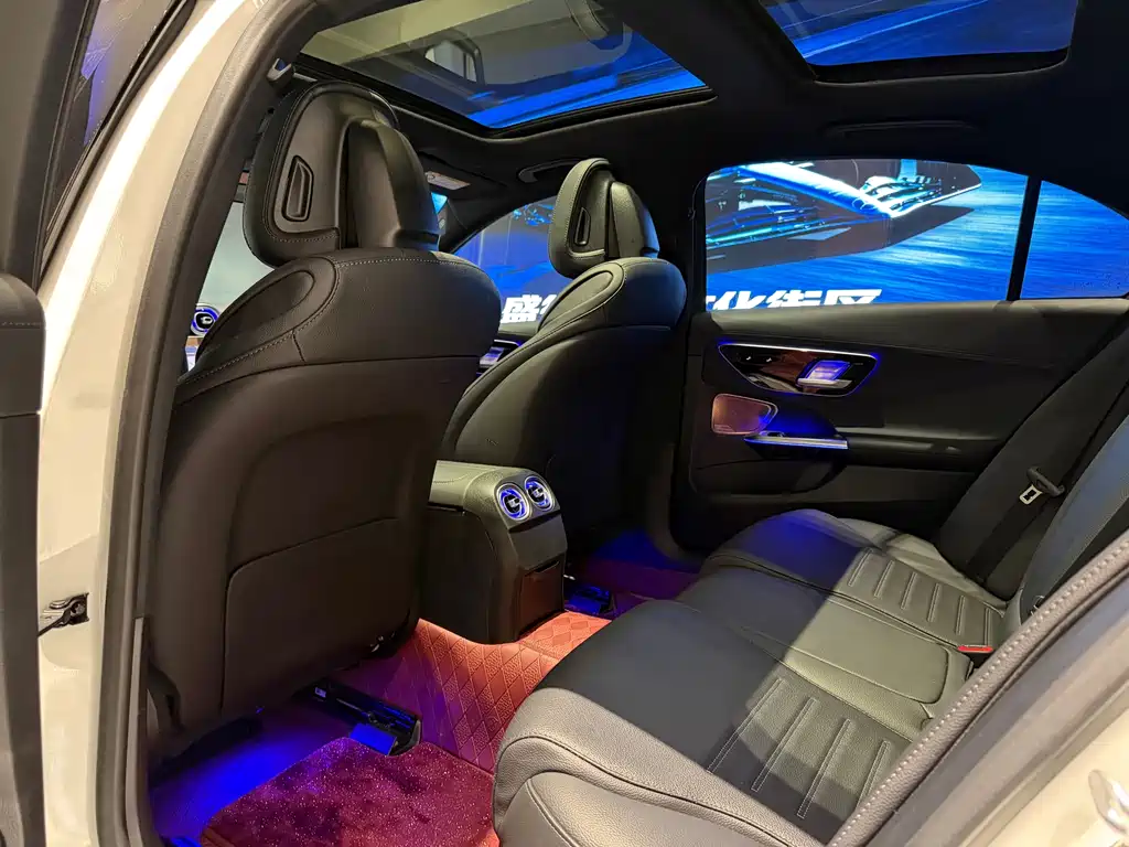 Mercedes-Benz C-Class 2025 — фото 9