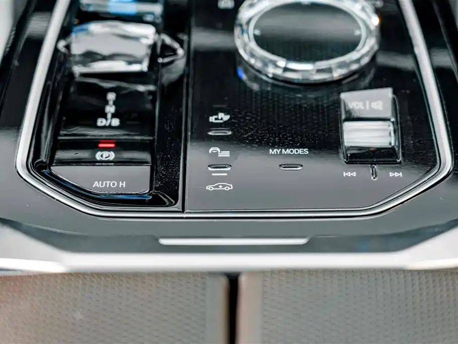 BMW i7 2025 — фото 16