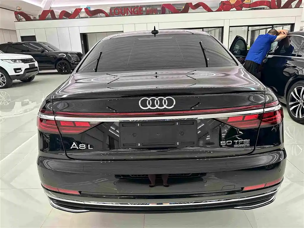 Audi A8 2023 — фото 18