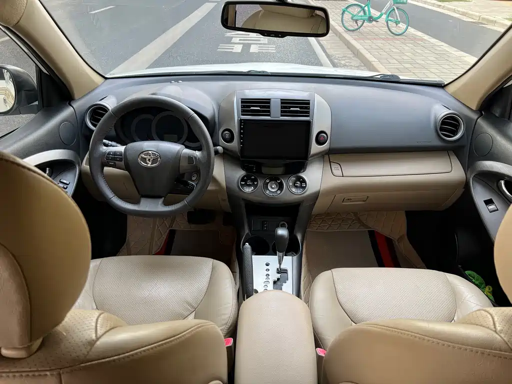 Toyota RAV4 2012 — фото 15