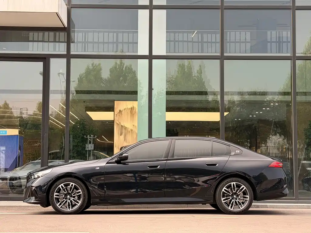 BMW 5 Series 2025