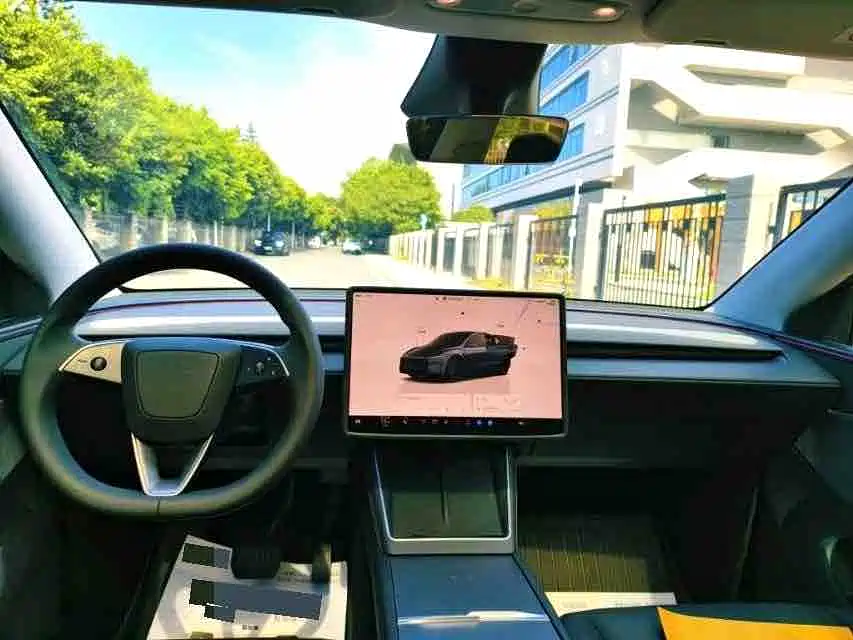 Tesla Model Y 2025 — фото 5