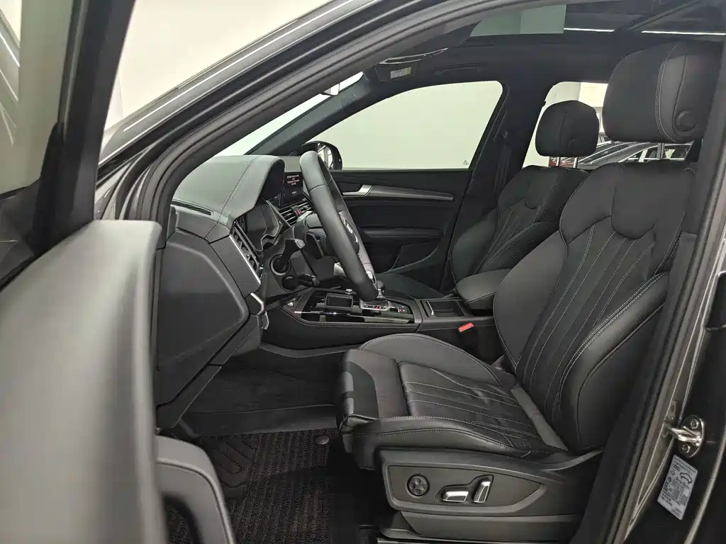 Audi Q5L 2023 — фото 11