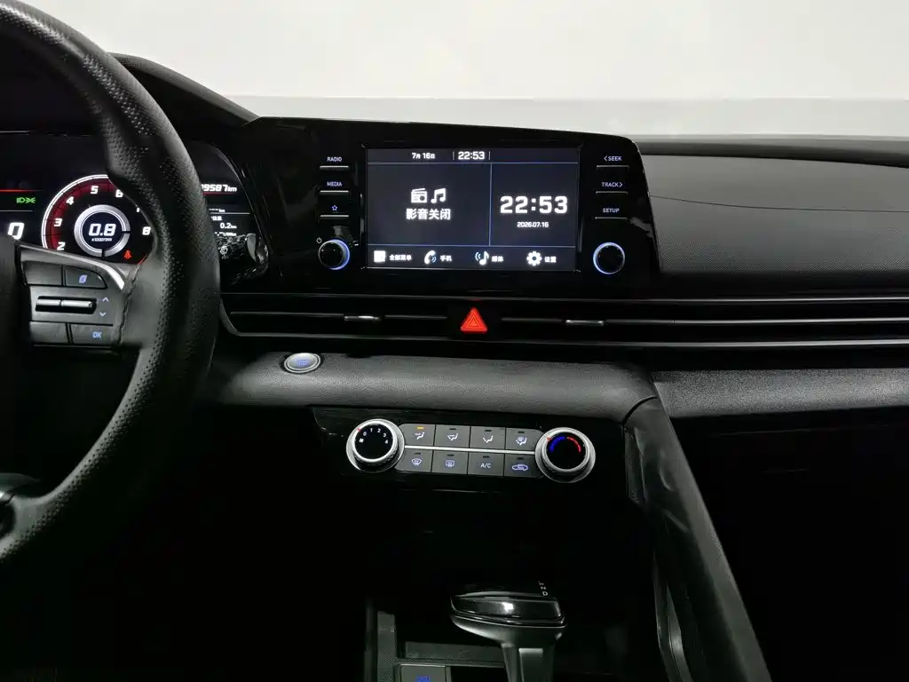Hyundai Elantra 2020 — фото 12