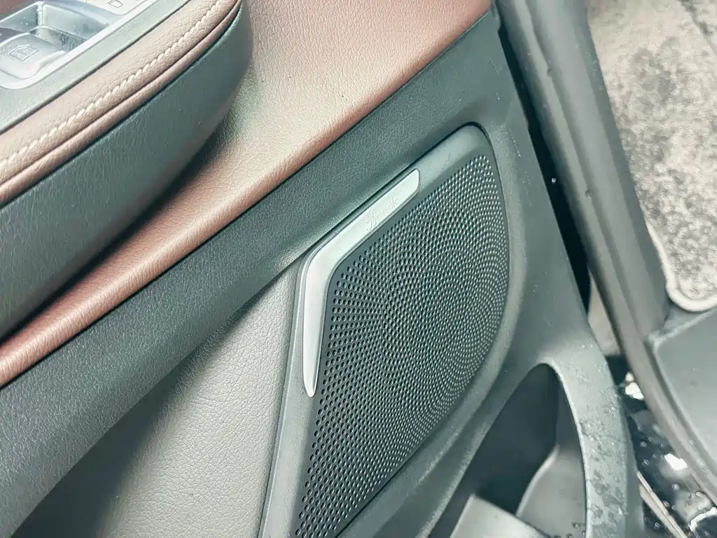 Mercedes-Benz V-Class 2026 — фото 11