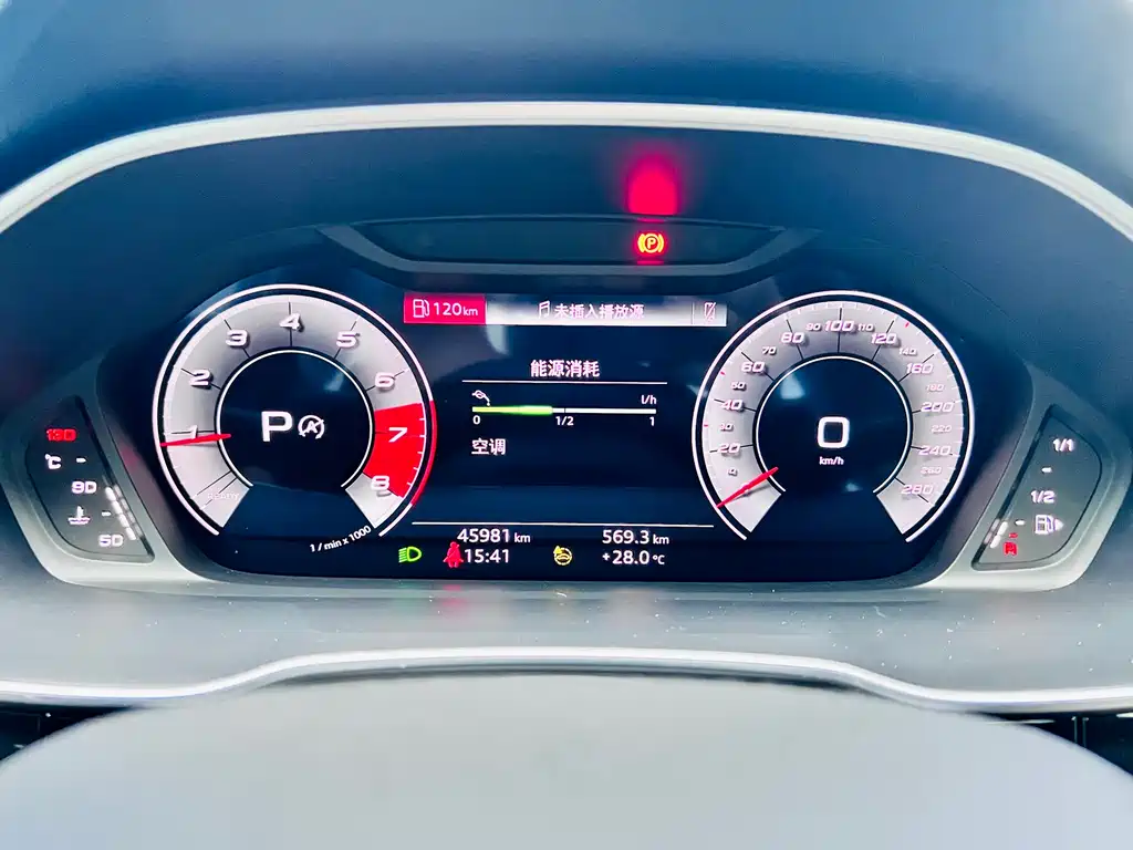 Audi Q3 2023 — фото 13