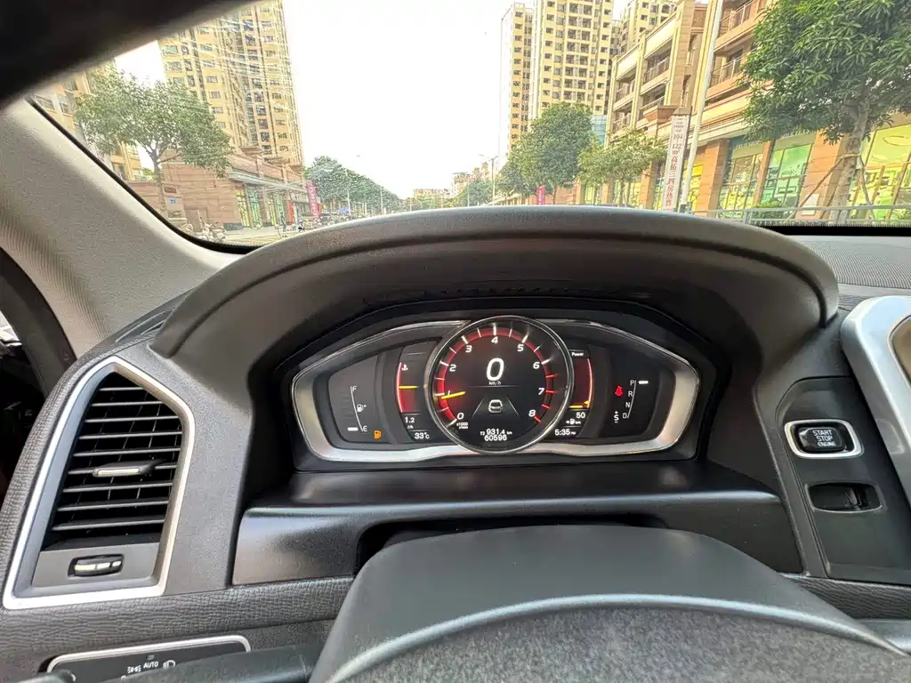 Volvo XC60 2017 — фото 26