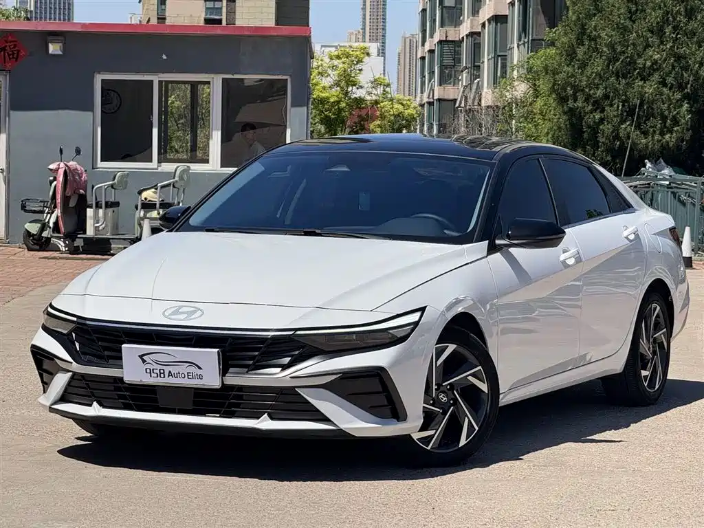 Hyundai Elantra 2023 — фото 1