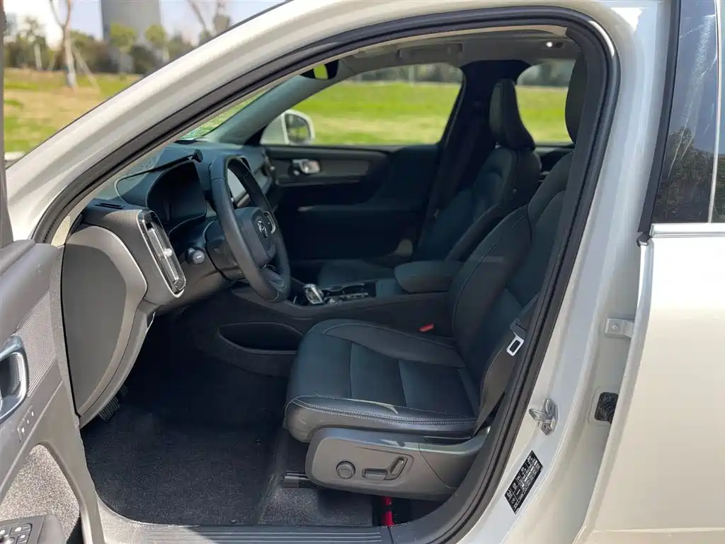 Volvo XC40 2019 — фото 14