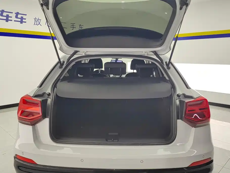 Audi Q2L 2019