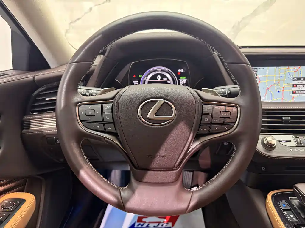 Lexus LS 2020 — фото 10