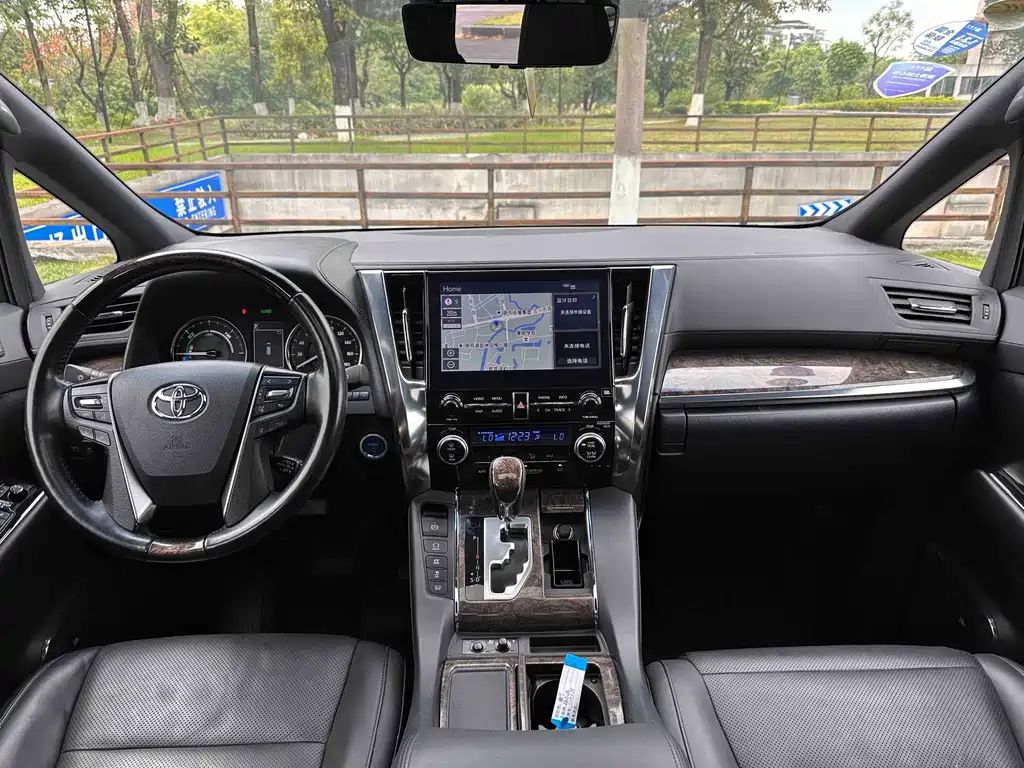 Toyota Alphard 2020 — фото 21