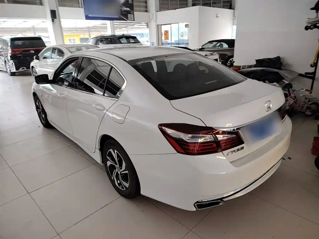 Honda Accord 2017 — фото 5