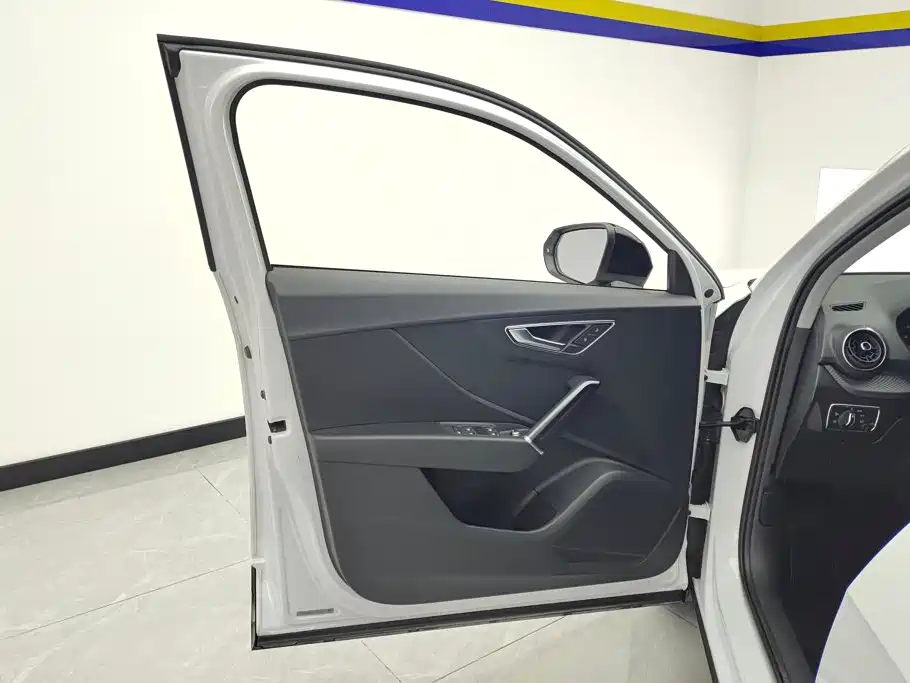 Audi Q2L 2019