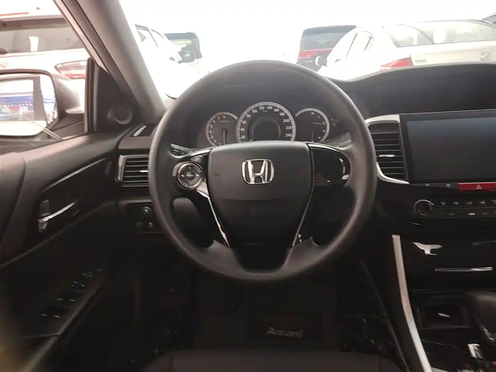 Honda Accord 2017 — фото 11