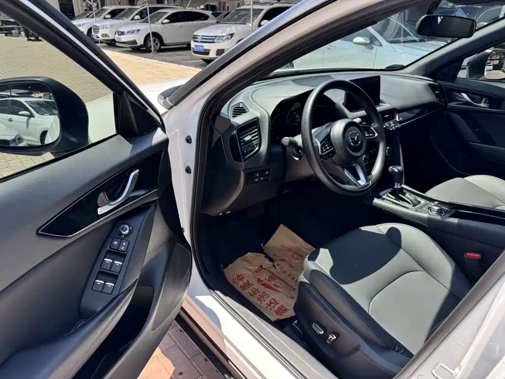 Mazda CX-4 2023