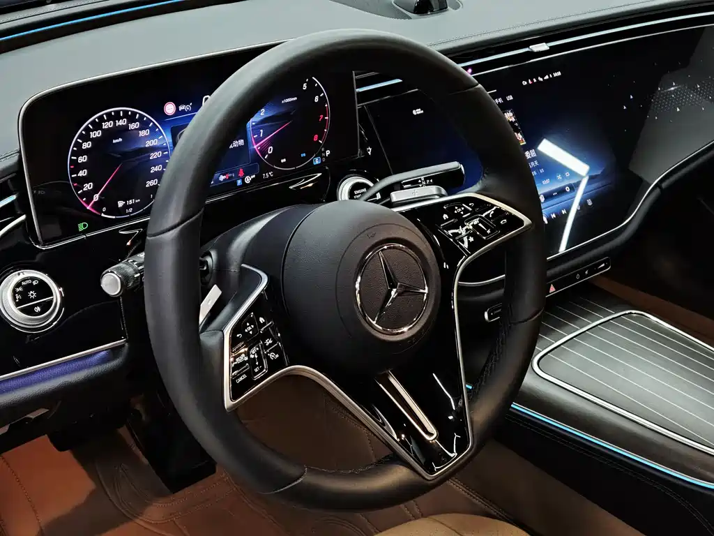 Mercedes-Benz E-Class 2025 — фото 12