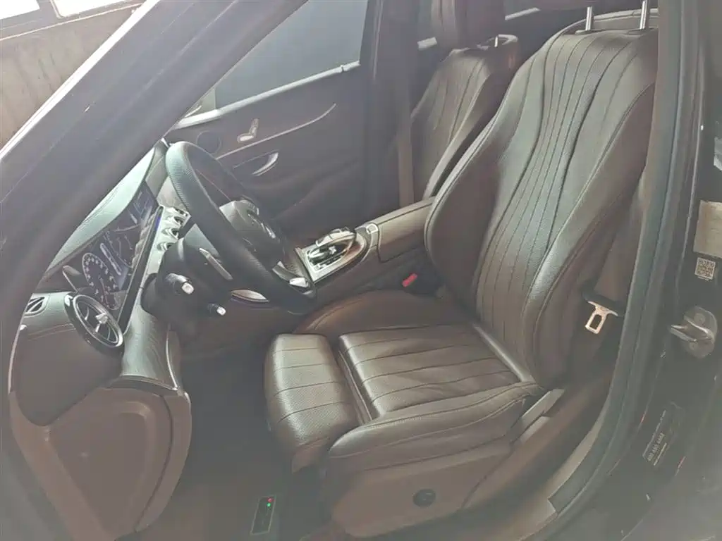 Mercedes-Benz E-Class 2018 — фото 15