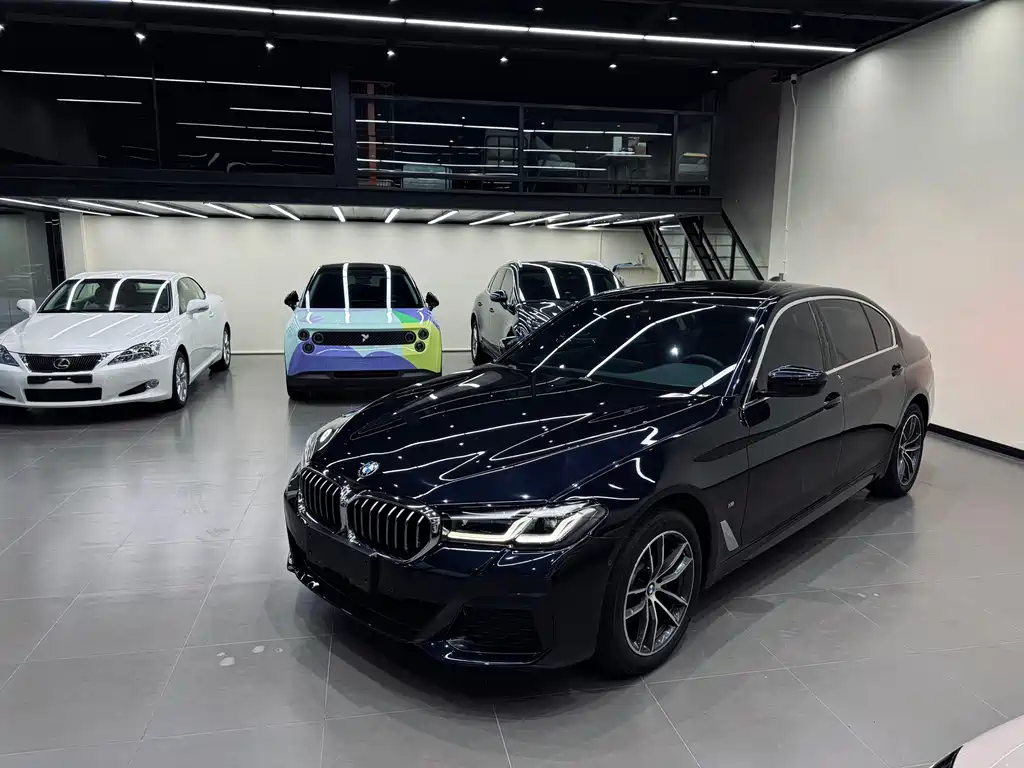 BMW 5 Series 2021 — фото 1