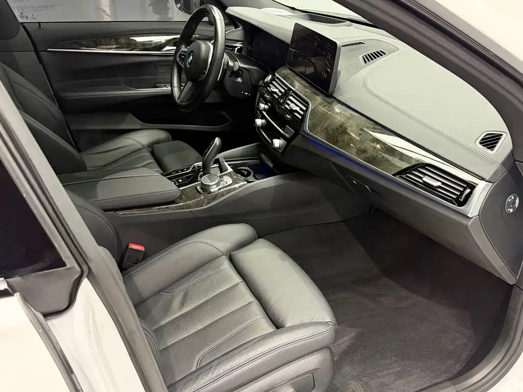 BMW 6 Series GT 2021 — фото 21