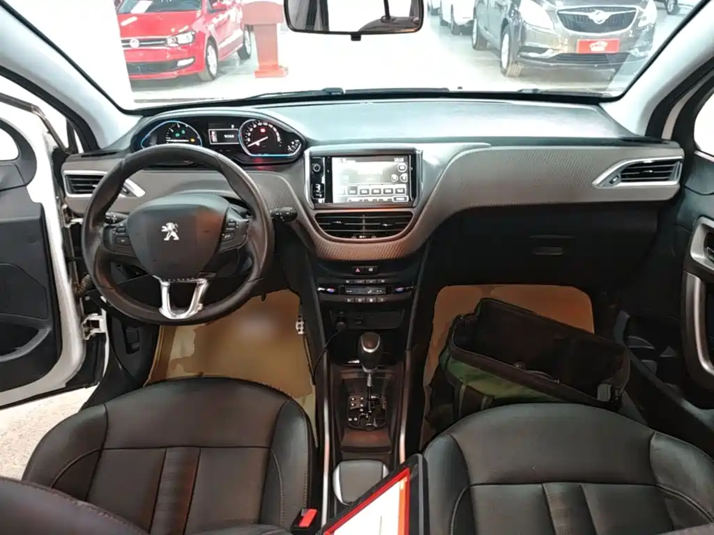 Peugeot 2008 2015 — фото 10