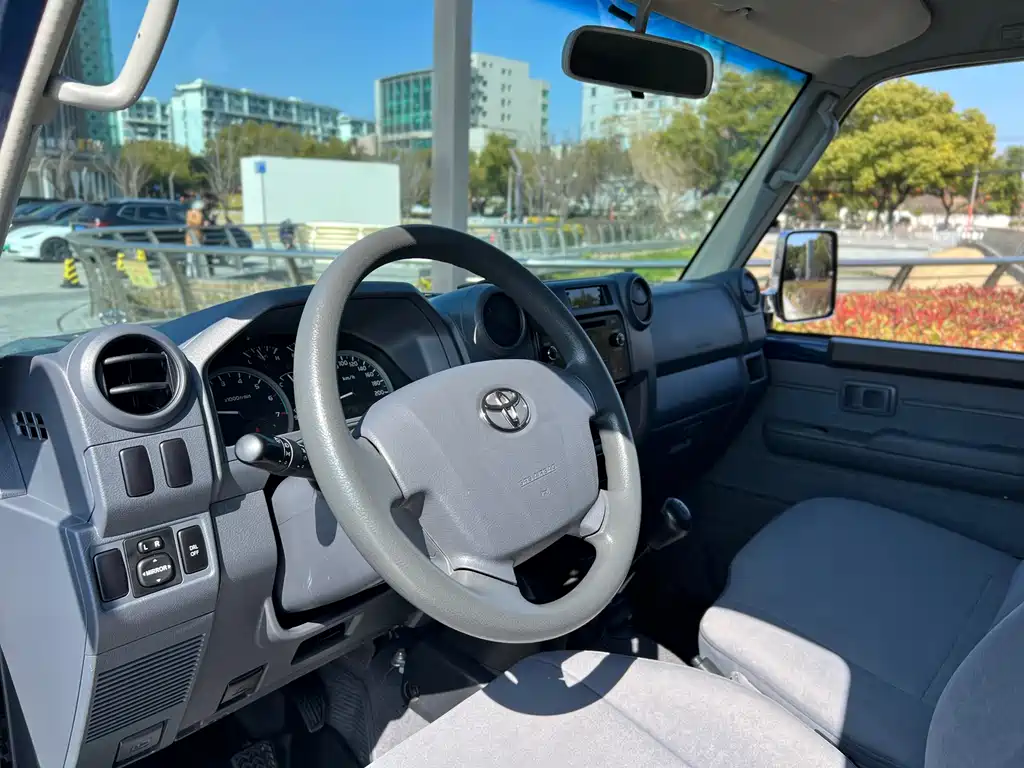 Toyota Land Cruiser 2019 — фото 9