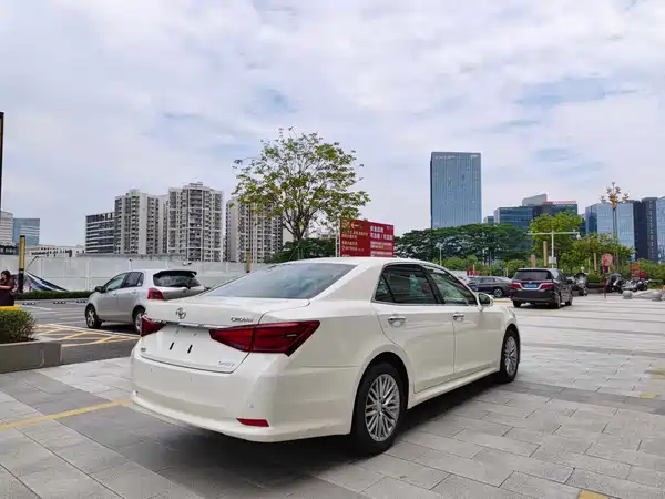 Toyota Crown 2017