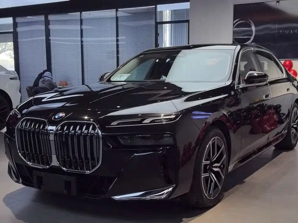BMW 7 Series — фото 1