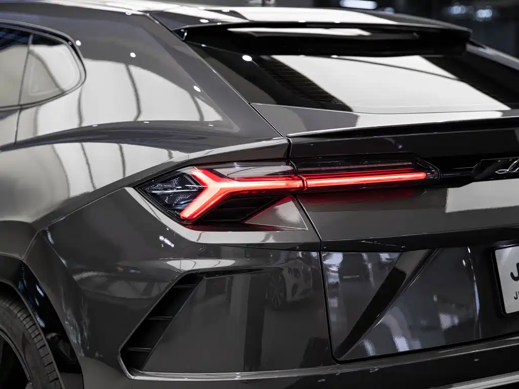 Lamborghini Urus 2022 — фото 16