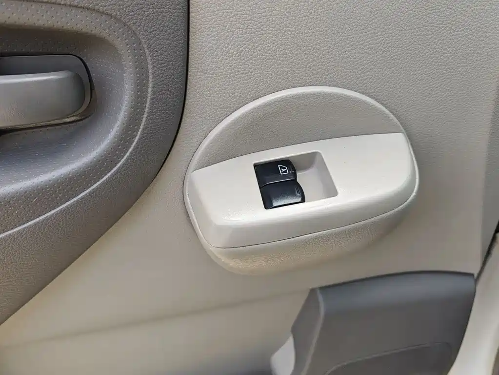 Nissan NV200 2016 — фото 15