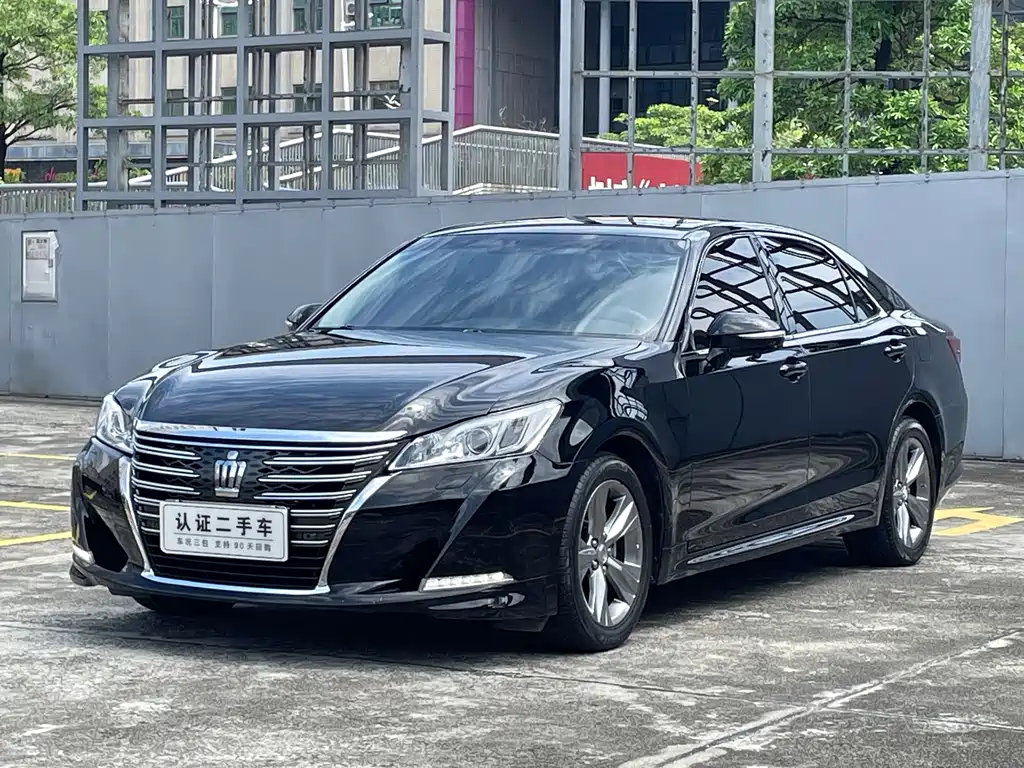 Toyota Crown 2017 — фото 1