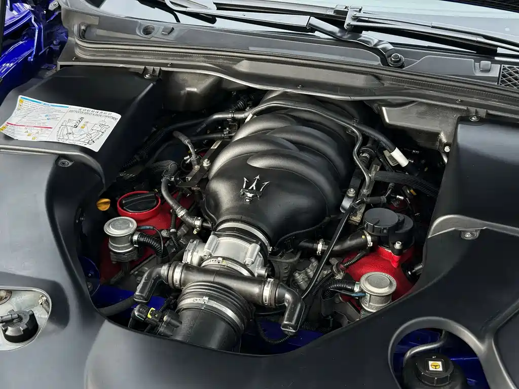 Maserati GranTurismo 2015 — фото 10