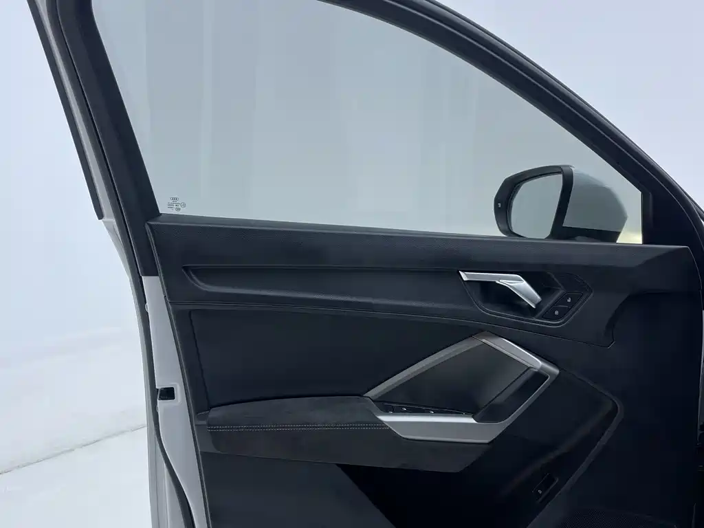 Audi Q3 2022 — фото 24