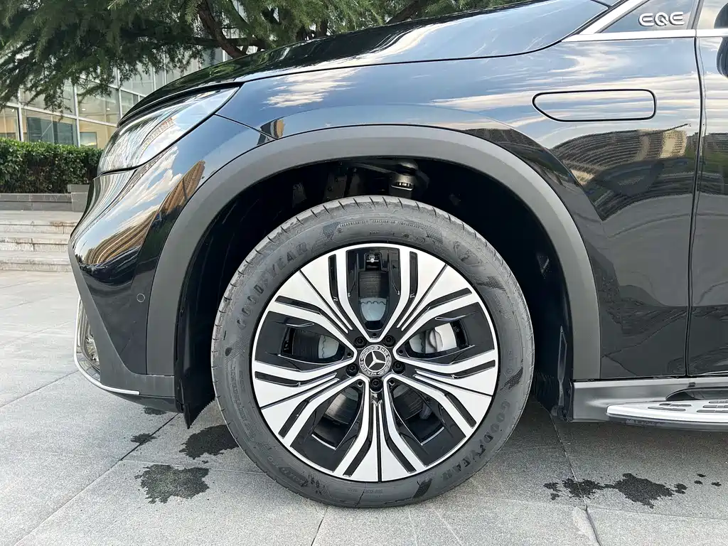 Mercedes-Benz EQE SUV 2025 — фото 10