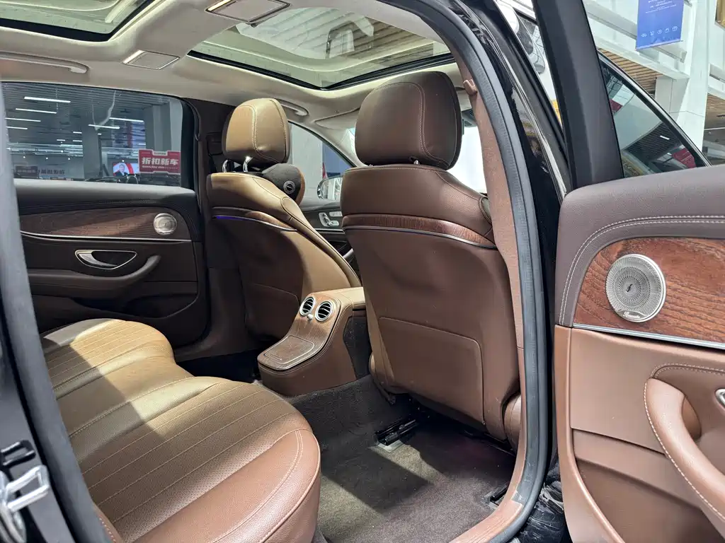Mercedes-Benz E-Class 2023 — фото 18