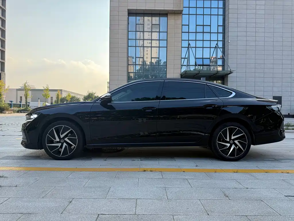 Volkswagen Magotan 2025