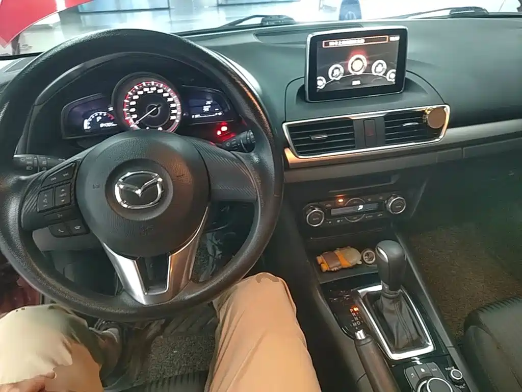 Mazda 3 Axela 2016 — фото 10