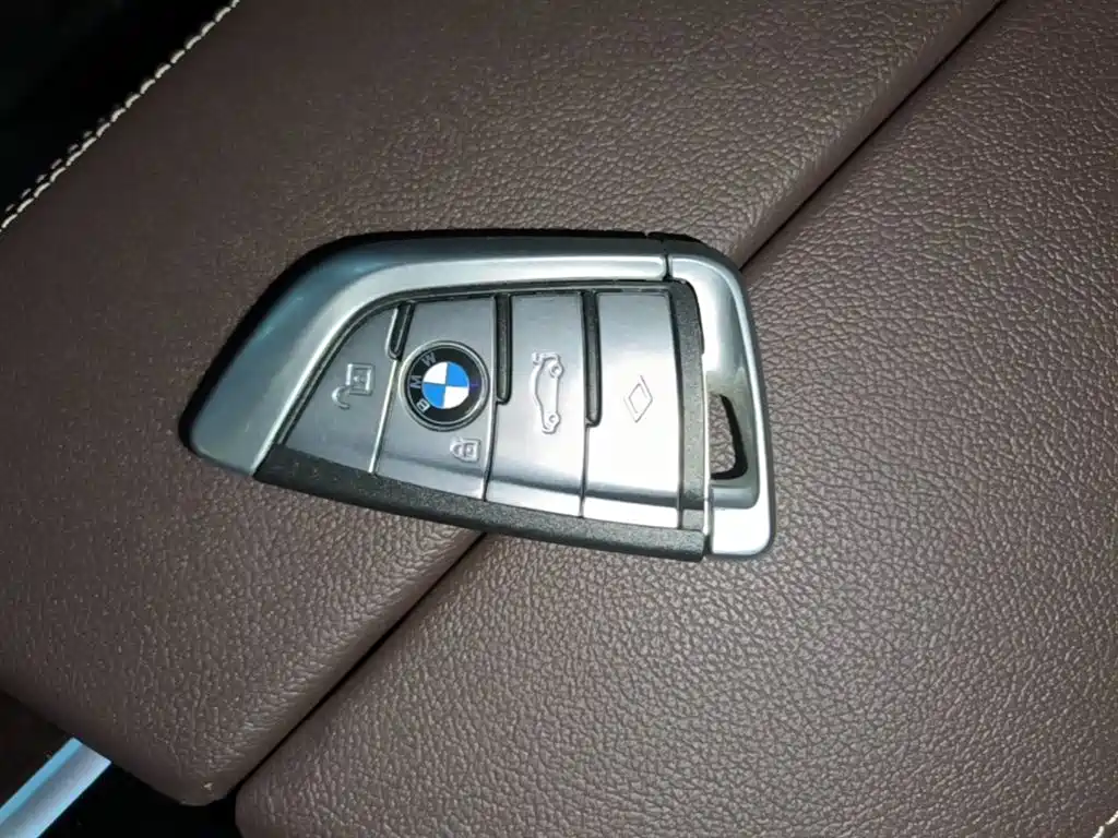 BMW 5 Series 2019 — фото 9