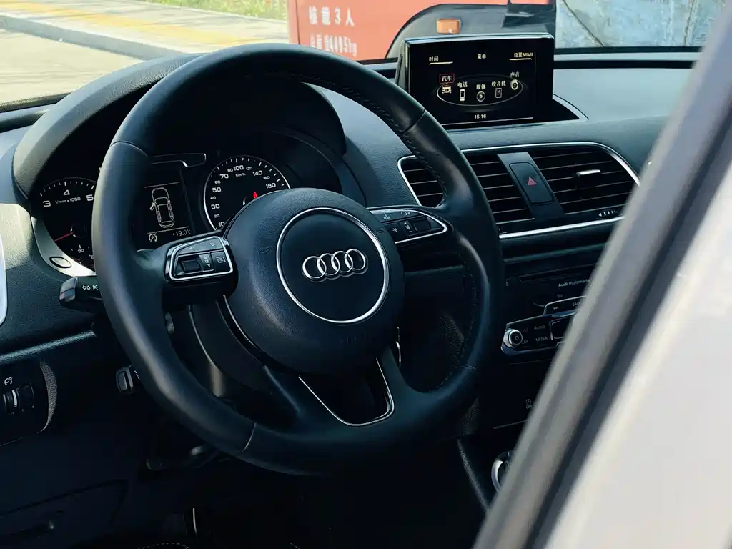 Audi Q3 2014 — фото 9