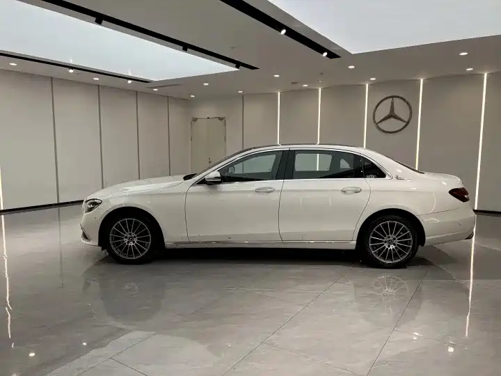 Mercedes-Benz E-Class 2023 — фото 4