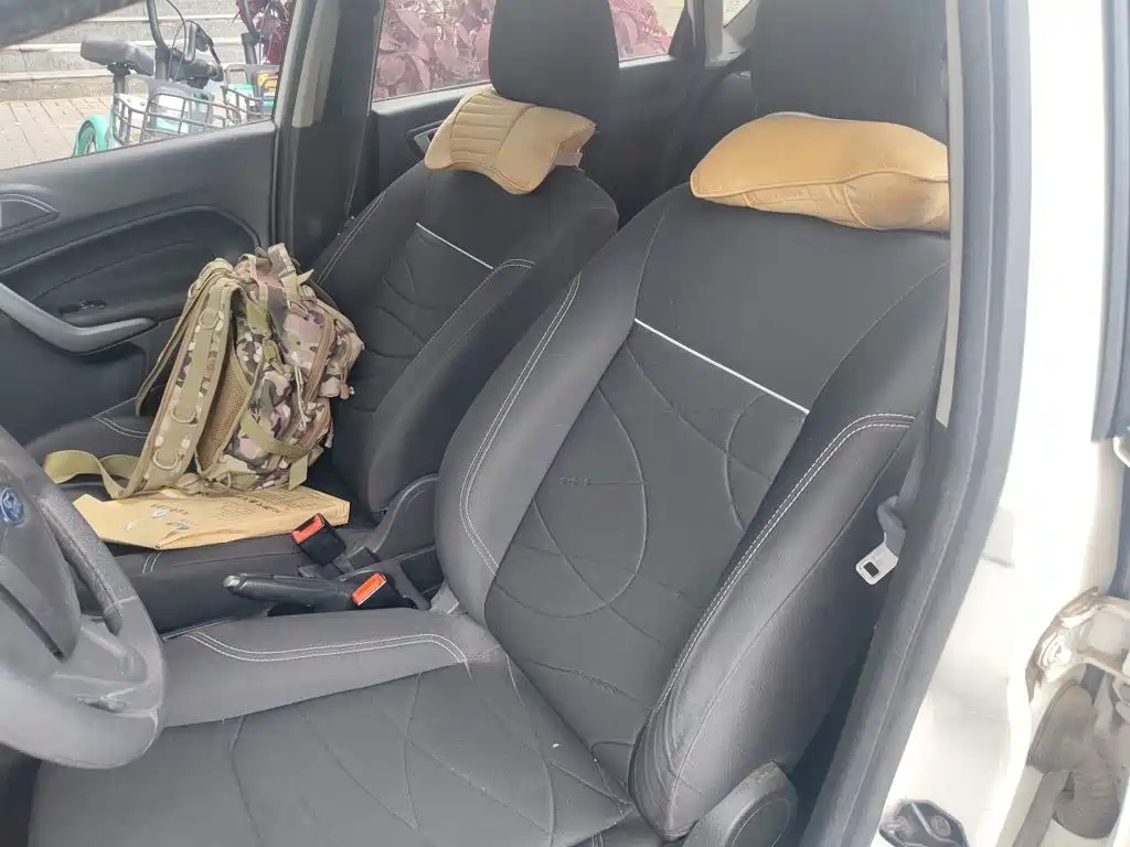 Ford Fiesta 2015 — фото 16