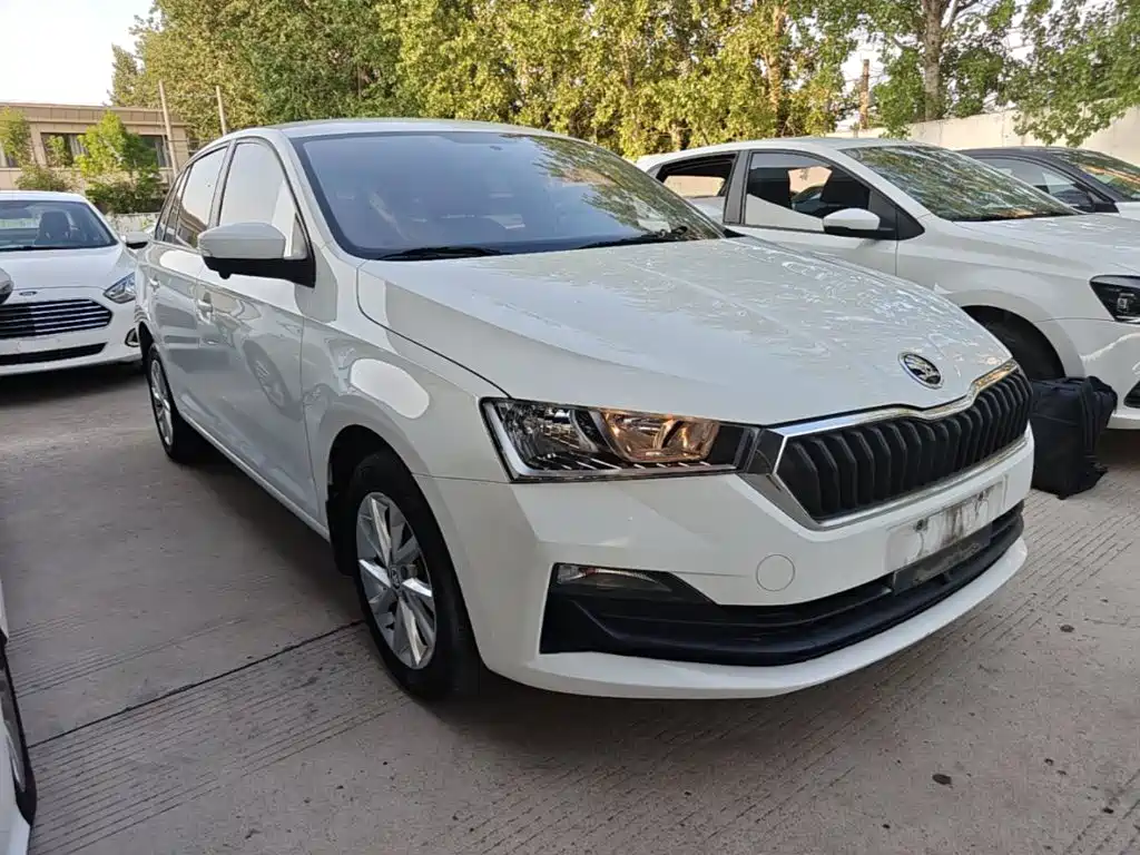 Skoda Rapid Spaceback 2021 — фото 4