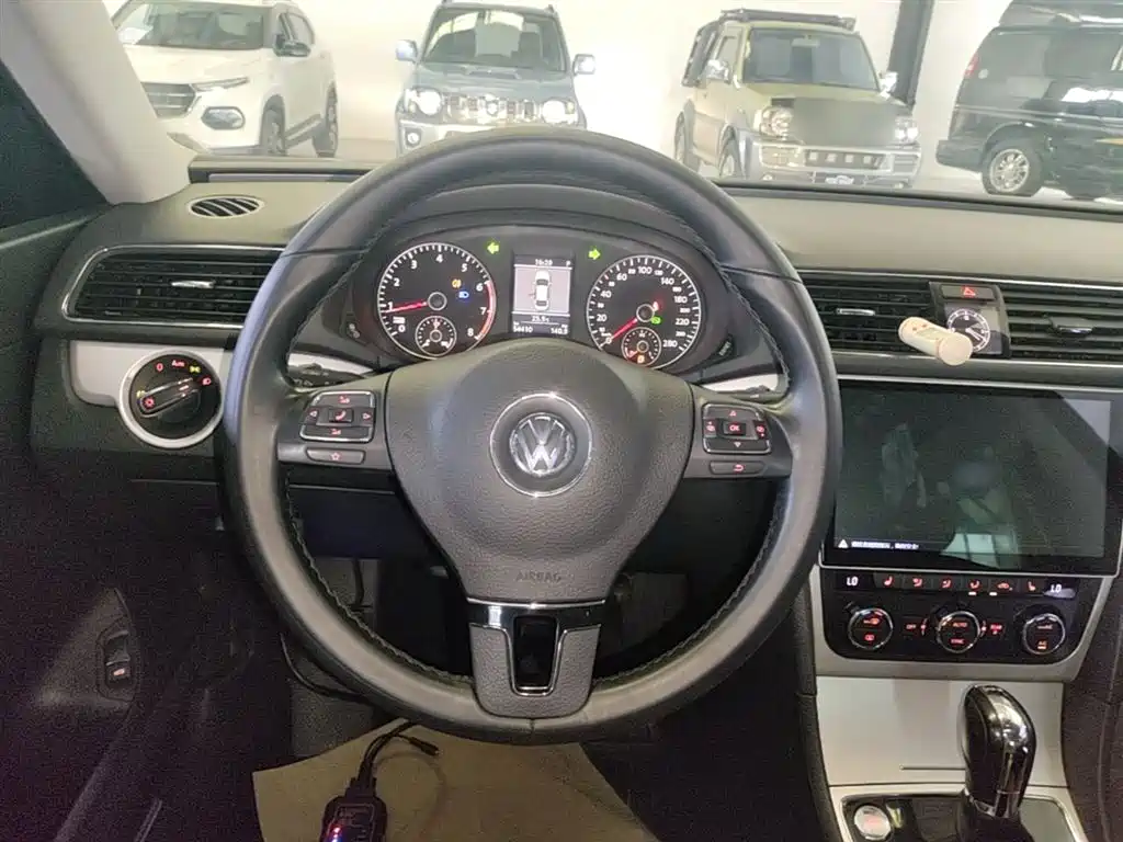 Volkswagen Passat 2015 — фото 11