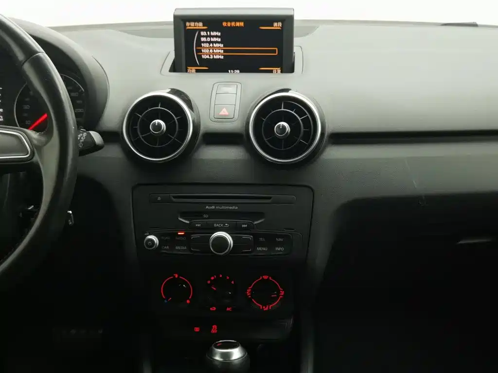 Audi A1 2013 — фото 12